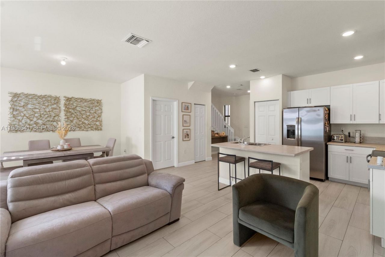 3226 W 108th St, Hialeah, FL 33018 Photo