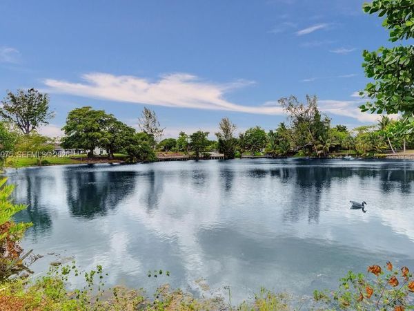 19710 NE 23rd Ave, Miami, FL 33180