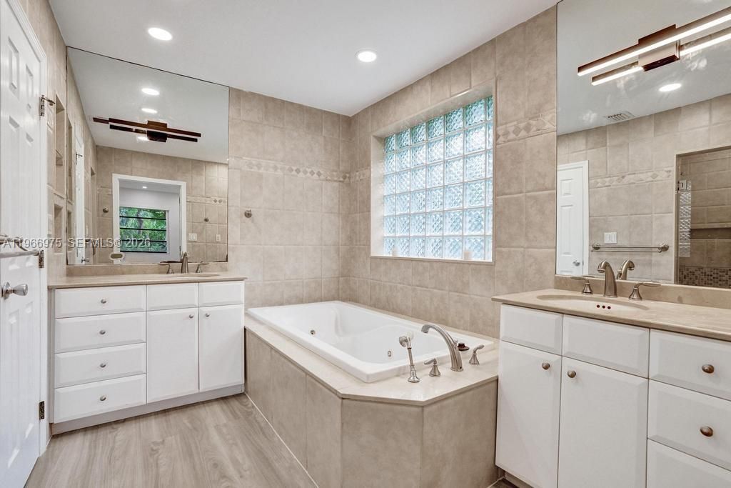 19710 NE 23rd Ave, Miami, FL 33180 Photo