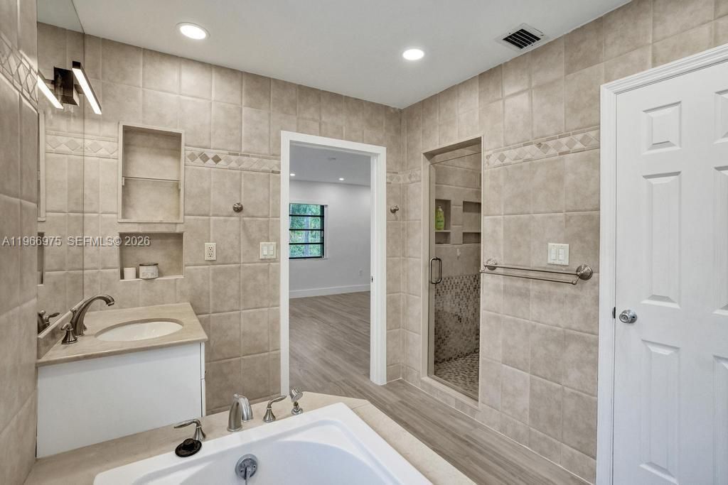 19710 NE 23rd Ave, Miami, FL 33180 Photo