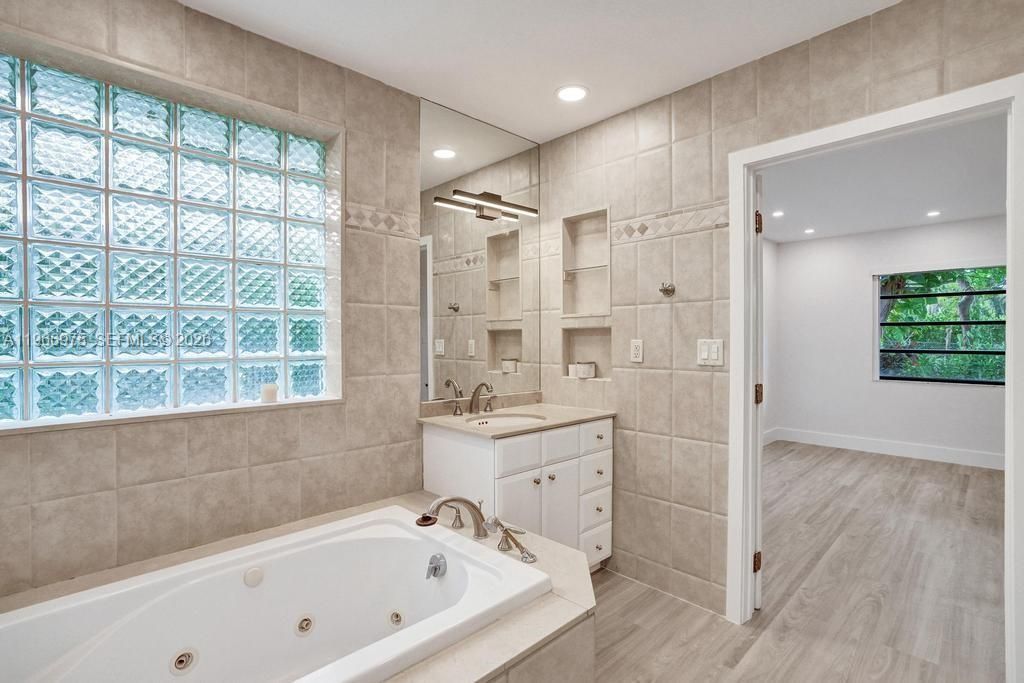 19710 NE 23rd Ave, Miami, FL 33180 Photo