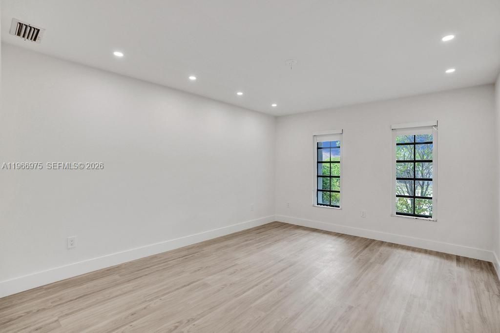 19710 NE 23rd Ave, Miami, FL 33180 Photo