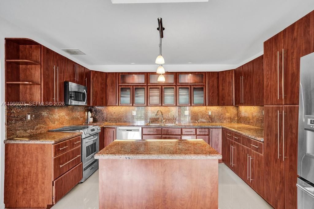 19710 NE 23rd Ave, Miami, FL 33180 Photo