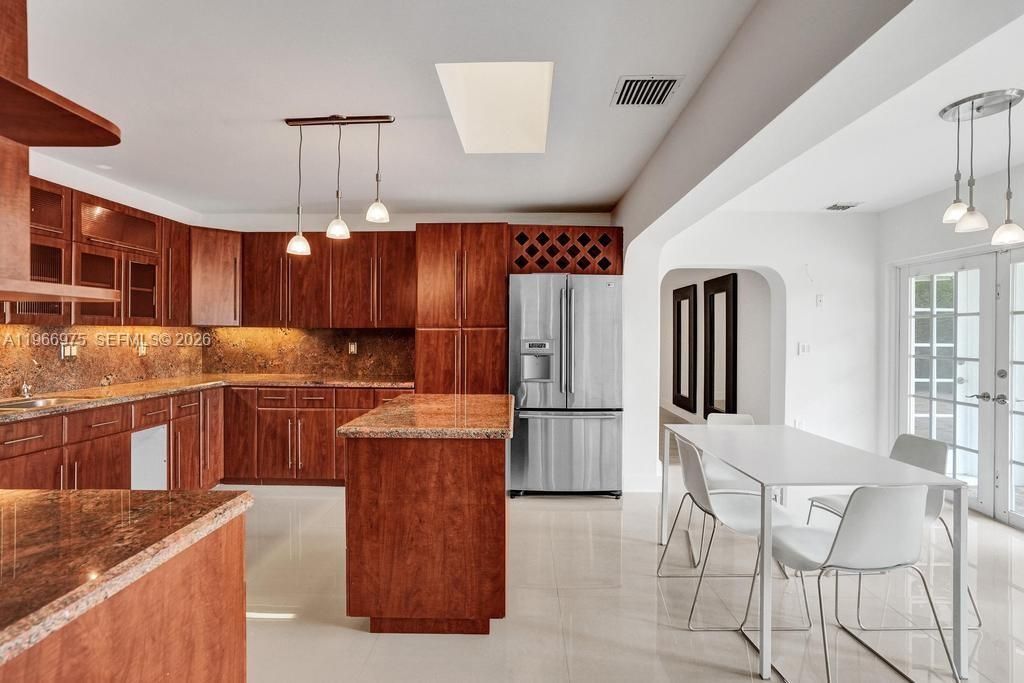 19710 NE 23rd Ave, Miami, FL 33180 Photo