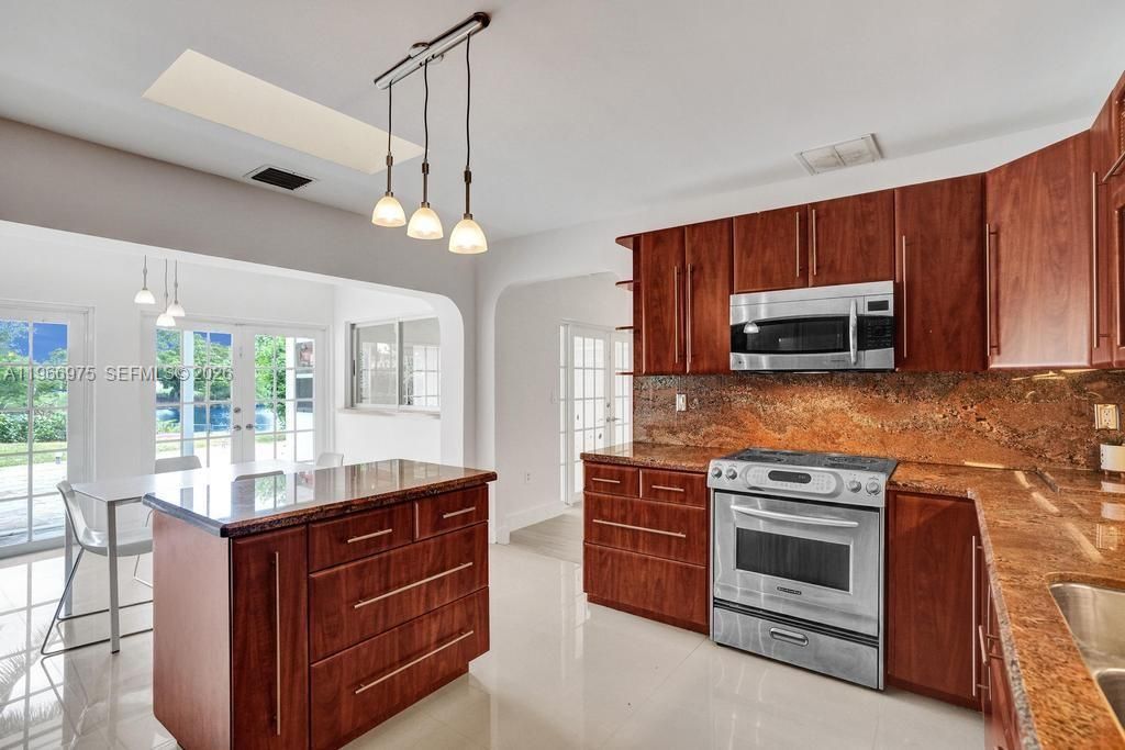 19710 NE 23rd Ave, Miami, FL 33180 Photo