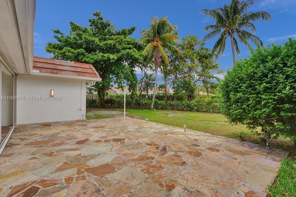 19710 NE 23rd Ave, Miami, FL 33180 Photo