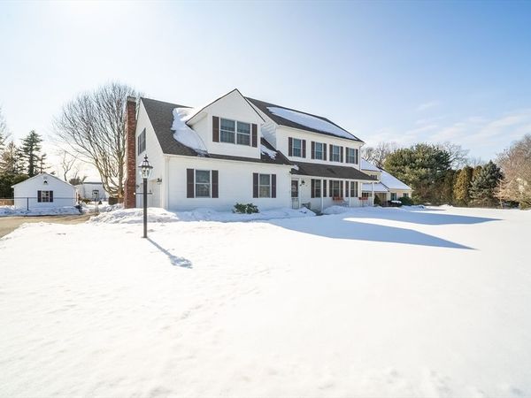 14 Kronvall Ln, East Longmeadow, MA 01028