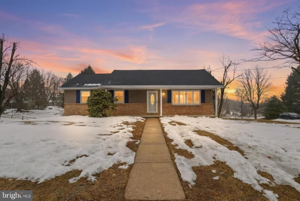 810 Jefferson Lane, Red Lion, PA 17356 Main Photo