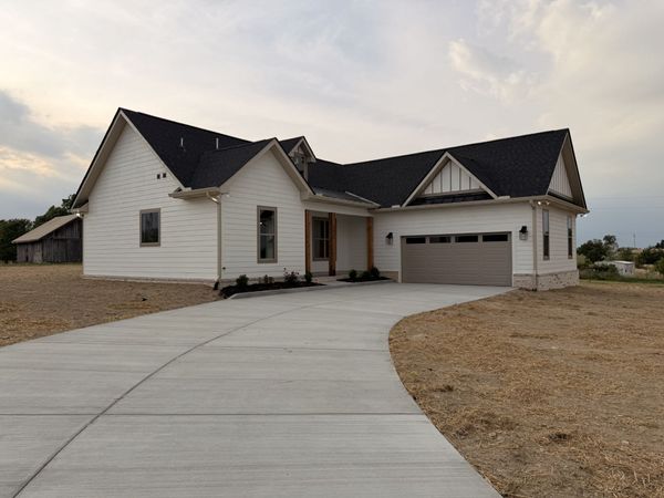 2647 Pleasant Grove Rd, Westmoreland, TN 37186