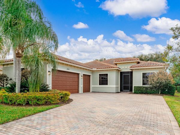 4985 55th St, Vero Beach, FL 32967