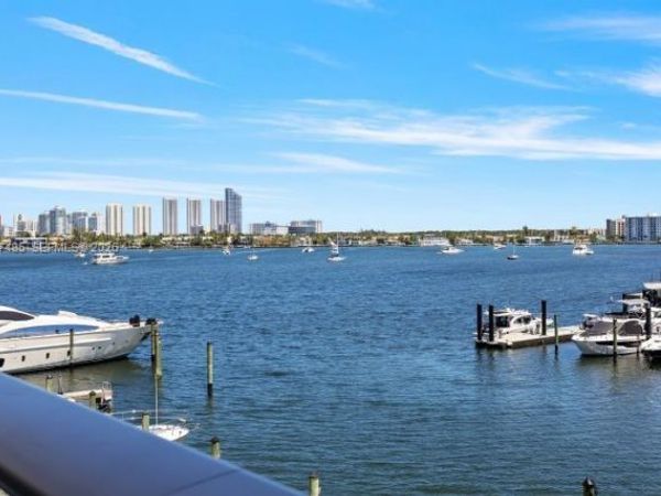 17301 Biscayne Blvd, Unit 305, North Miami Beach, FL 33160