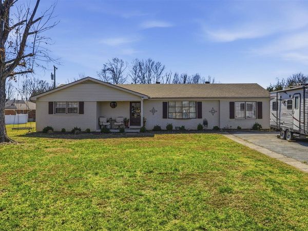 1589 Oxford Way , Bowling Green, KY 42103