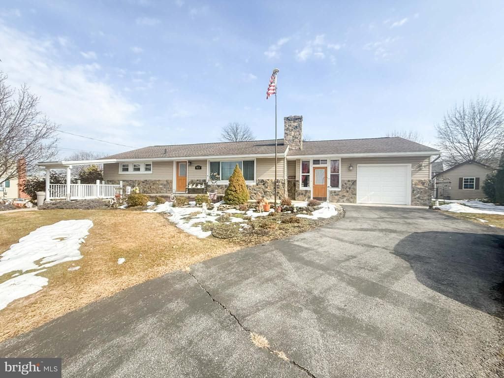 924 Blanchard Avenue, Chambersburg, PA 17201 Main Photo