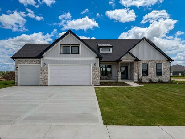 1238 Parkside Drive, Sycamore, IL 60178