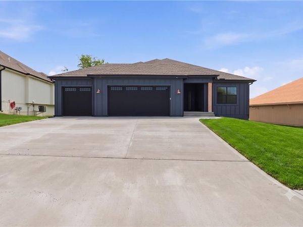 11717 E 231st Street, Peculiar, MO 64078