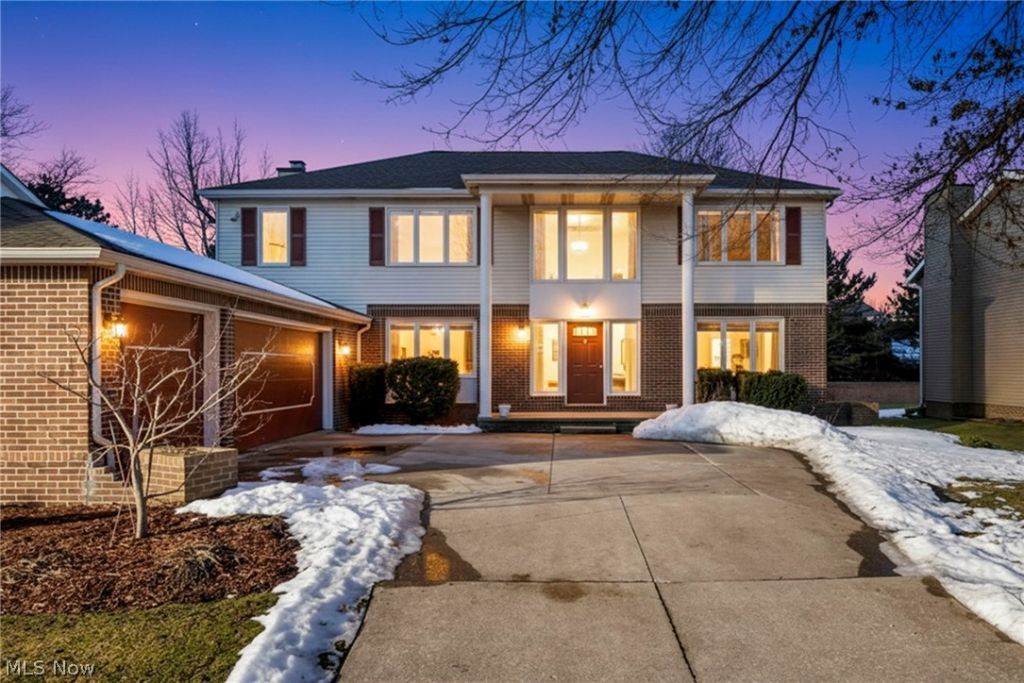 6337 Woodhawk Drive, Cleveland, OH 44124 Main Photo