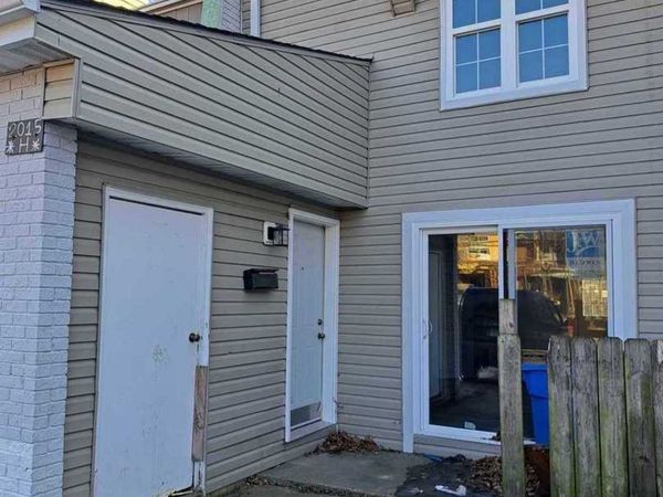 2015 Berkshire Circle, Unit H, Carpentersville, IL 60110