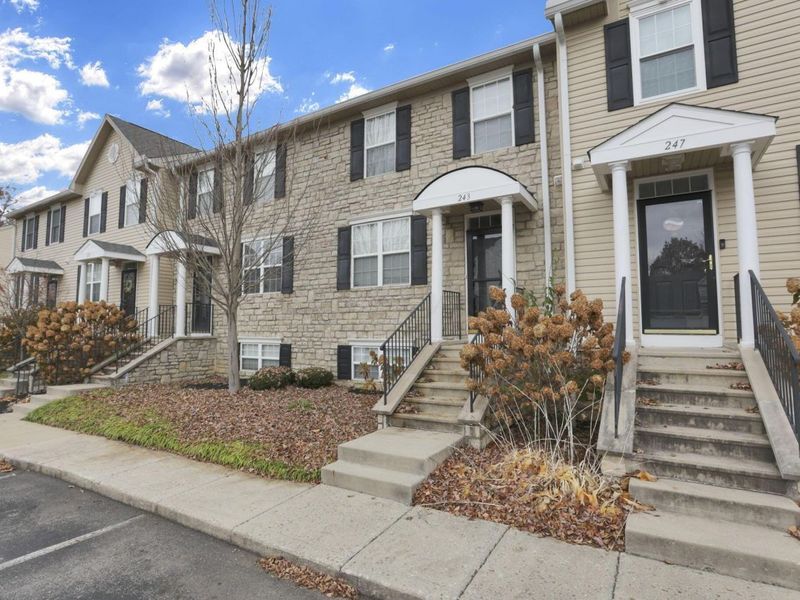 243 Oxford Oak Drive, Blacklick, OH 43004 Photo 4