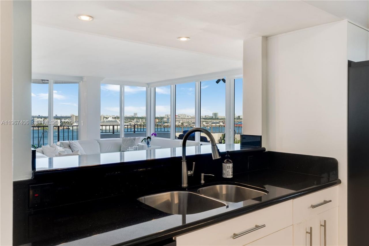 520 Brickell Key Dr, Unit A1506, Miami, FL 33131 Photo