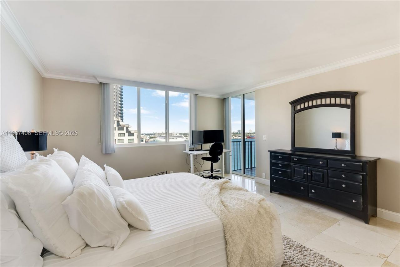 520 Brickell Key Dr, Unit A1506, Miami, FL 33131 Photo