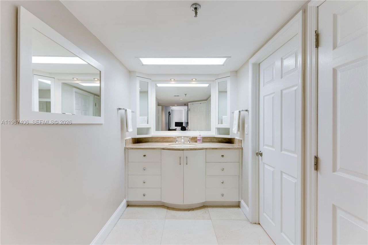 520 Brickell Key Dr, Unit A1506, Miami, FL 33131 Photo