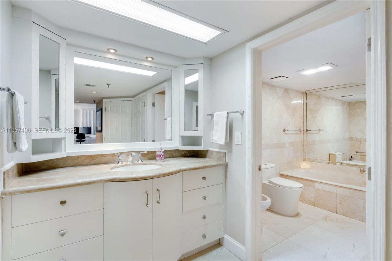 520 Brickell Key Dr, Unit A1506, Miami, FL 33131 Photo