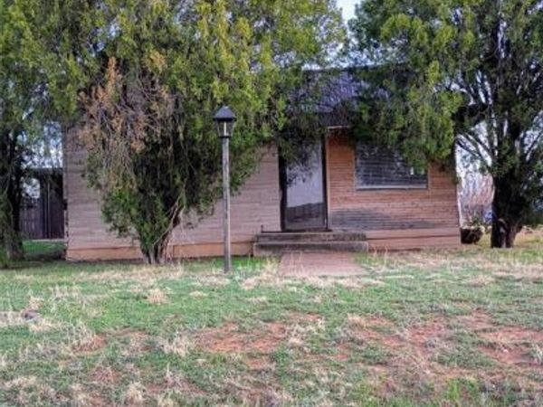 611 W 12TH Street, Sweetwater, TX 79556