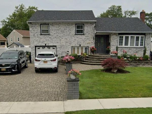 1083 Northgate Court, Uniondale, NY 11553