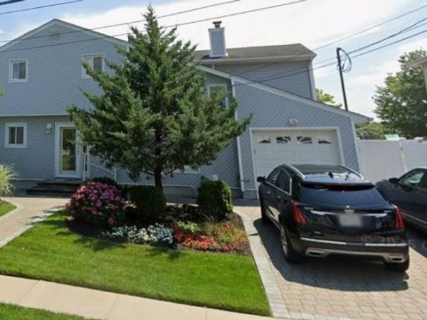 69 Ann Drive S, Freeport, NY 11520