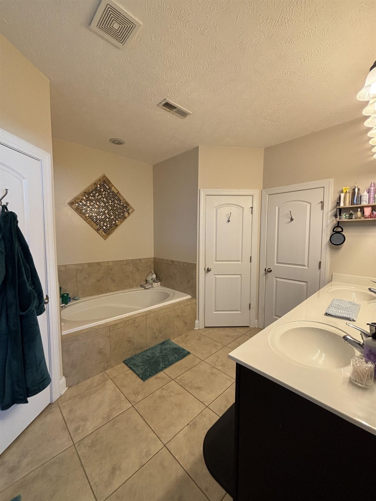 343 Camrose Way Photo 18