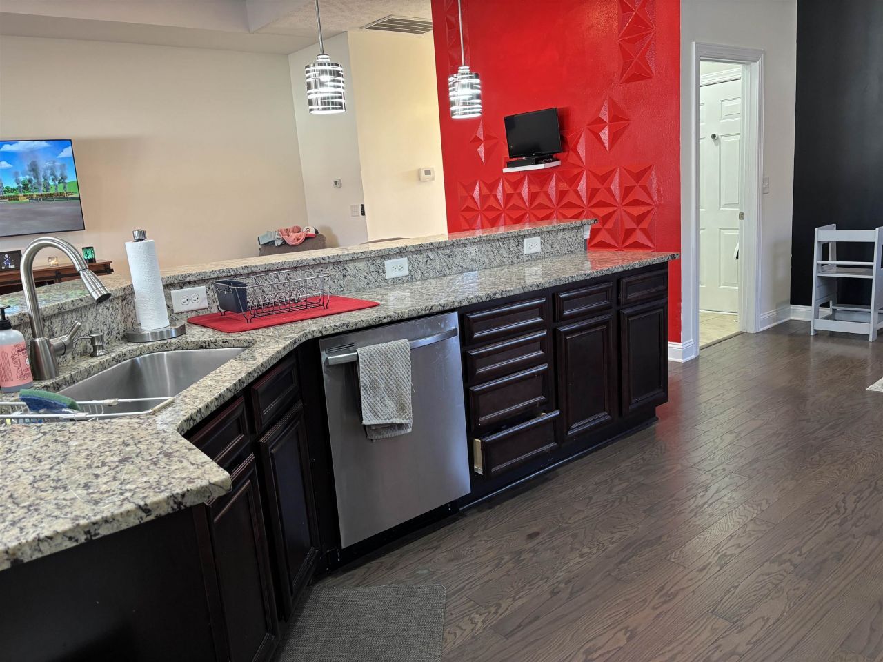 343 Camrose Way Photo 9