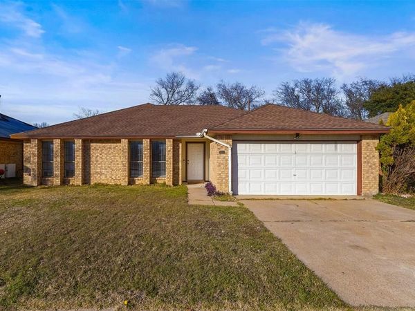 812 Bentle Street, Cedar Hill, TX 75104