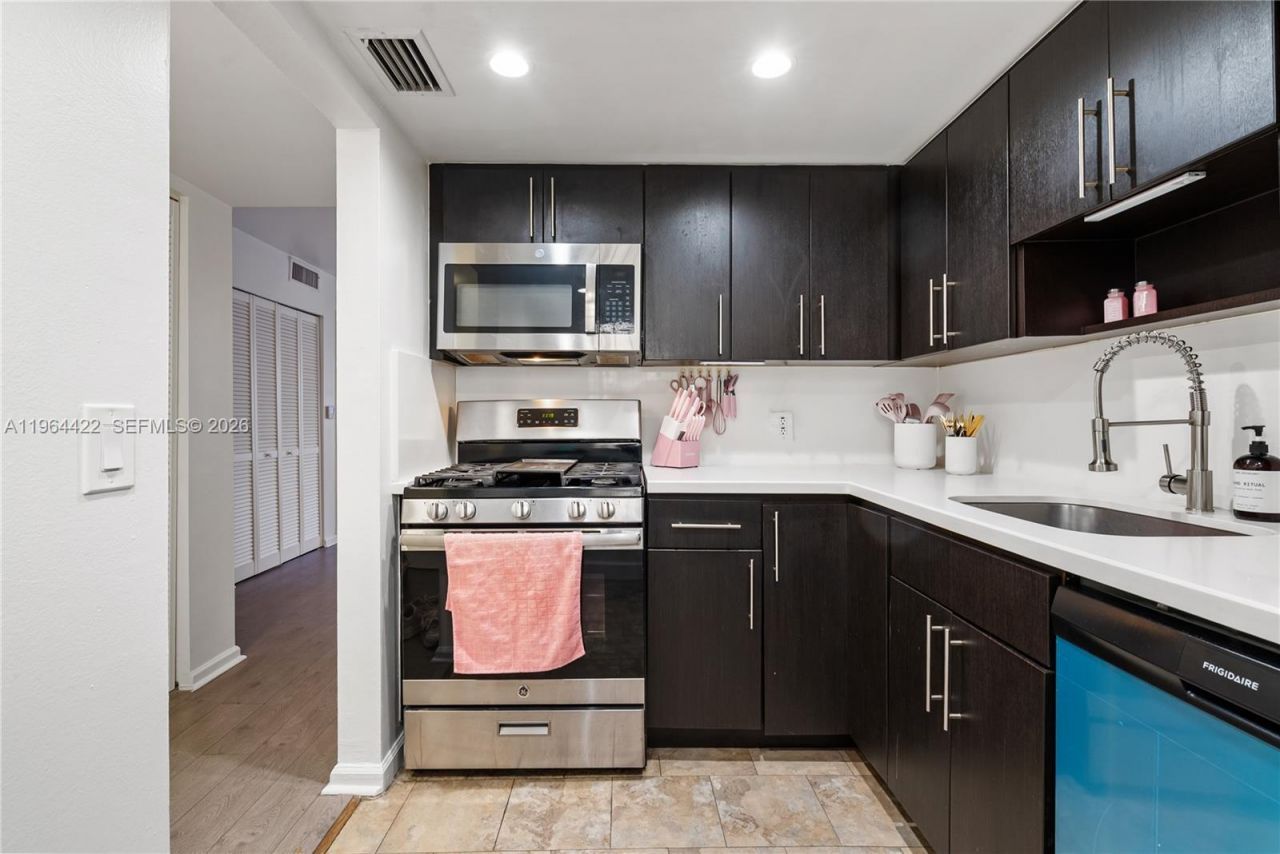 1615 Meridian Ave , Unit 202, Miami Beach, FL 33139 Photo