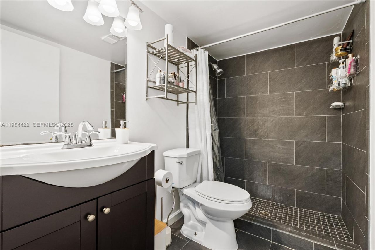 1615 Meridian Ave , Unit 202, Miami Beach, FL 33139 Photo