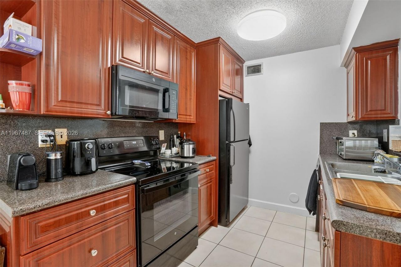 9777 NW 46th Ter, Unit 111, Doral, FL 33178 Photo