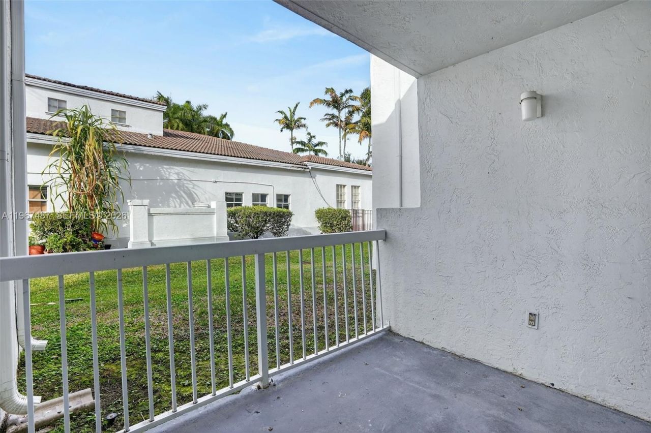 9777 NW 46th Ter, Unit 111, Doral, FL 33178 Photo