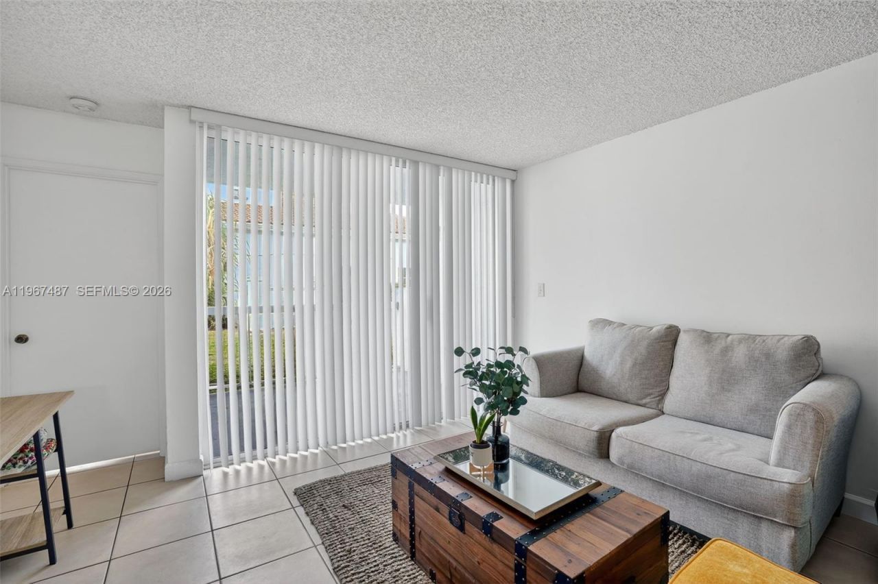 9777 NW 46th Ter, Unit 111, Doral, FL 33178 Photo