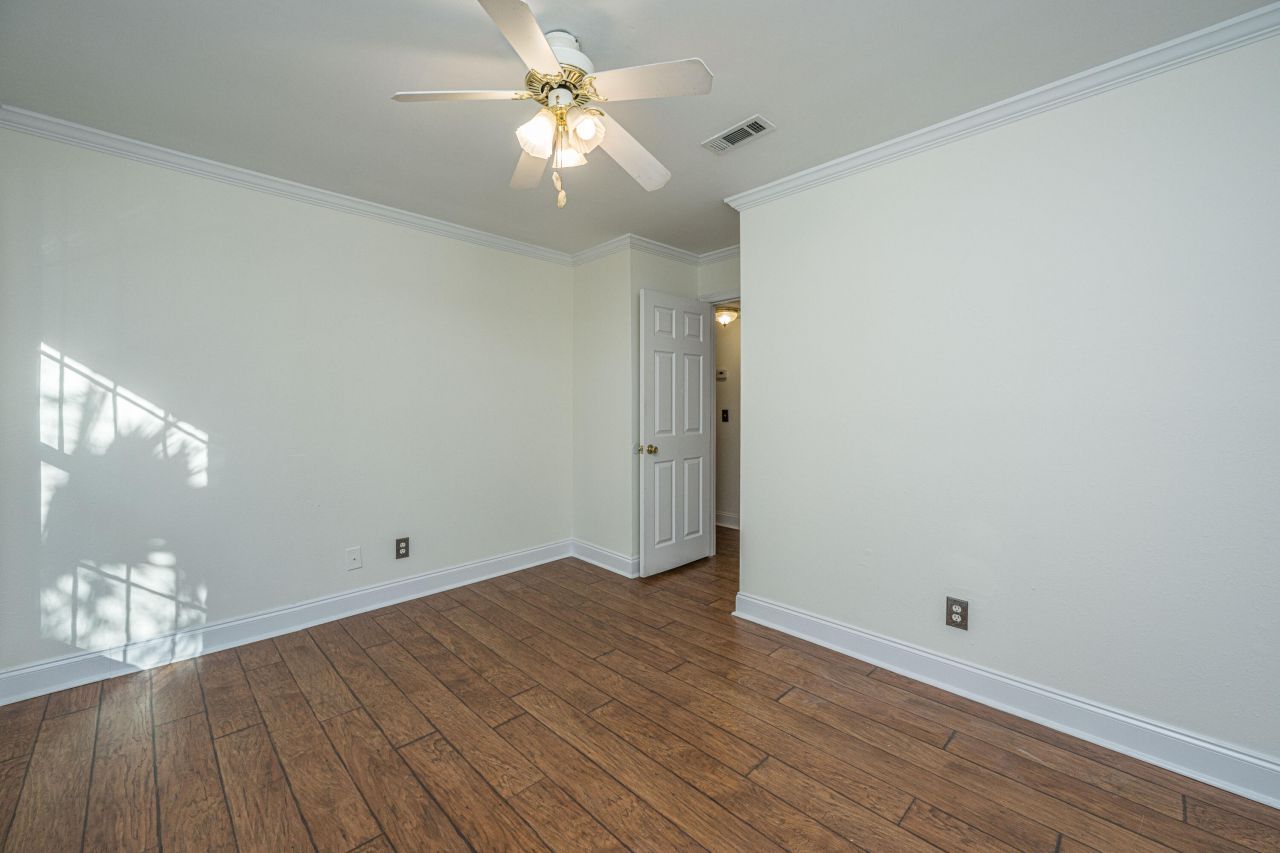 1857 Montclair Drive Photo 32