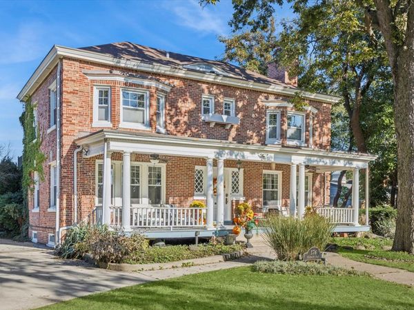 176 Riverside Road, Riverside, IL 60546