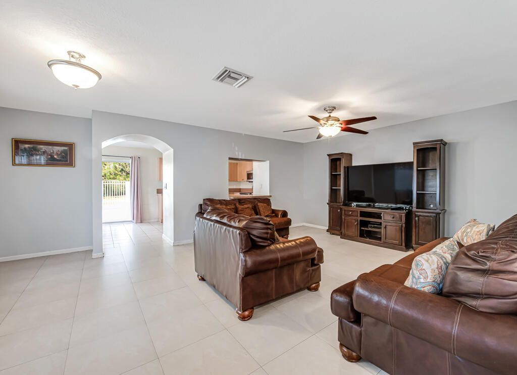 845 Imperial Lake Road, West Palm Beach, FL 33413 Photo