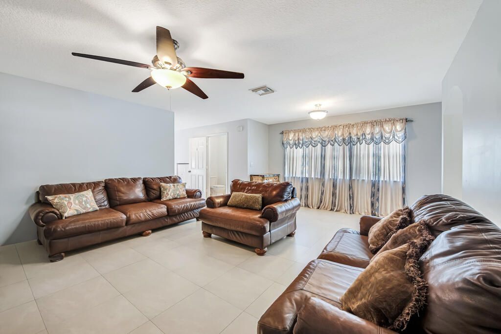 845 Imperial Lake Road, West Palm Beach, FL 33413 Photo