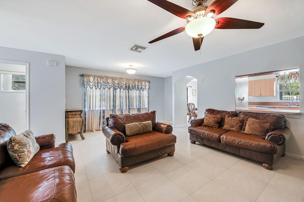 845 Imperial Lake Road, West Palm Beach, FL 33413 Photo