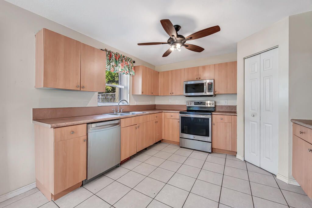 845 Imperial Lake Road, West Palm Beach, FL 33413 Photo