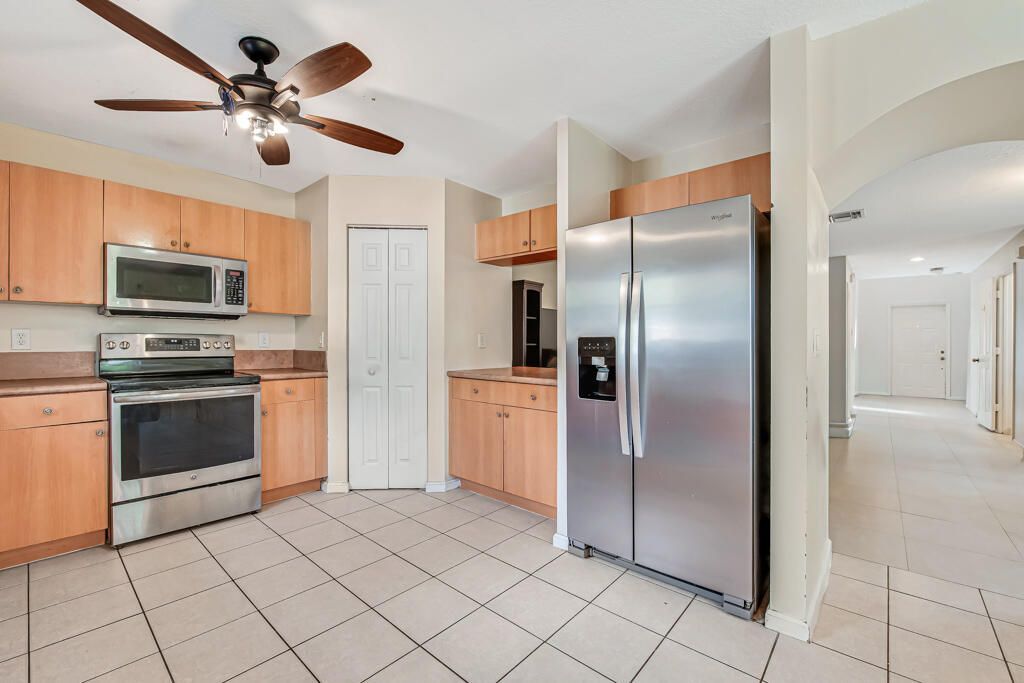 845 Imperial Lake Road, West Palm Beach, FL 33413 Photo