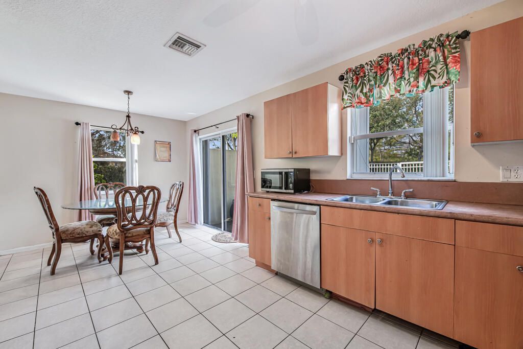 845 Imperial Lake Road, West Palm Beach, FL 33413 Photo