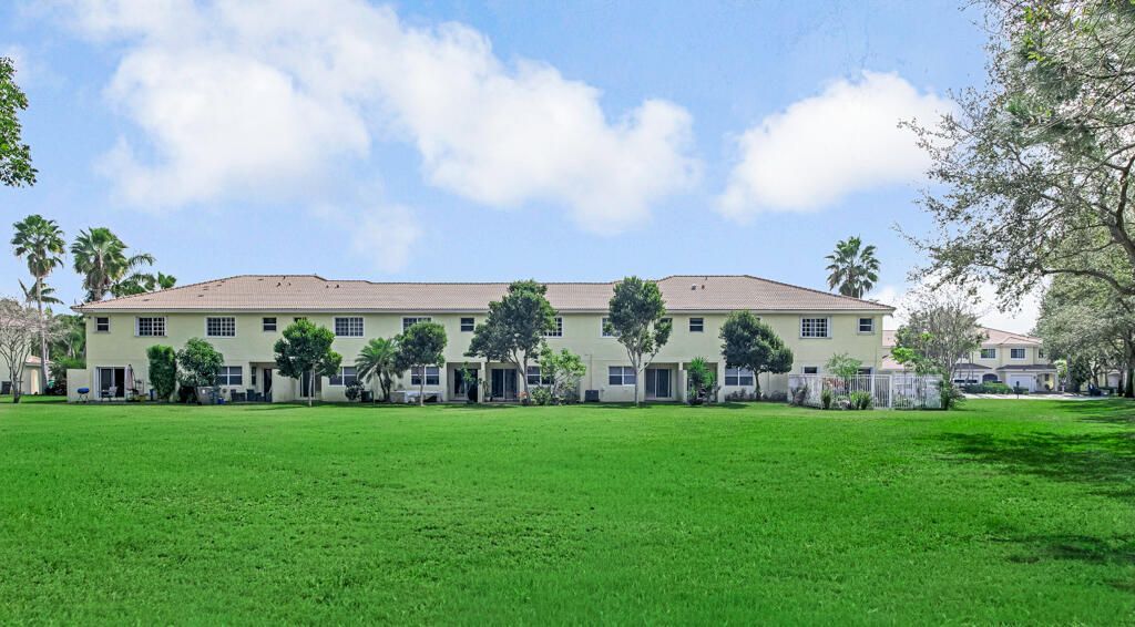 845 Imperial Lake Road, West Palm Beach, FL 33413 Photo