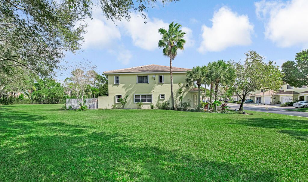 845 Imperial Lake Road, West Palm Beach, FL 33413 Photo