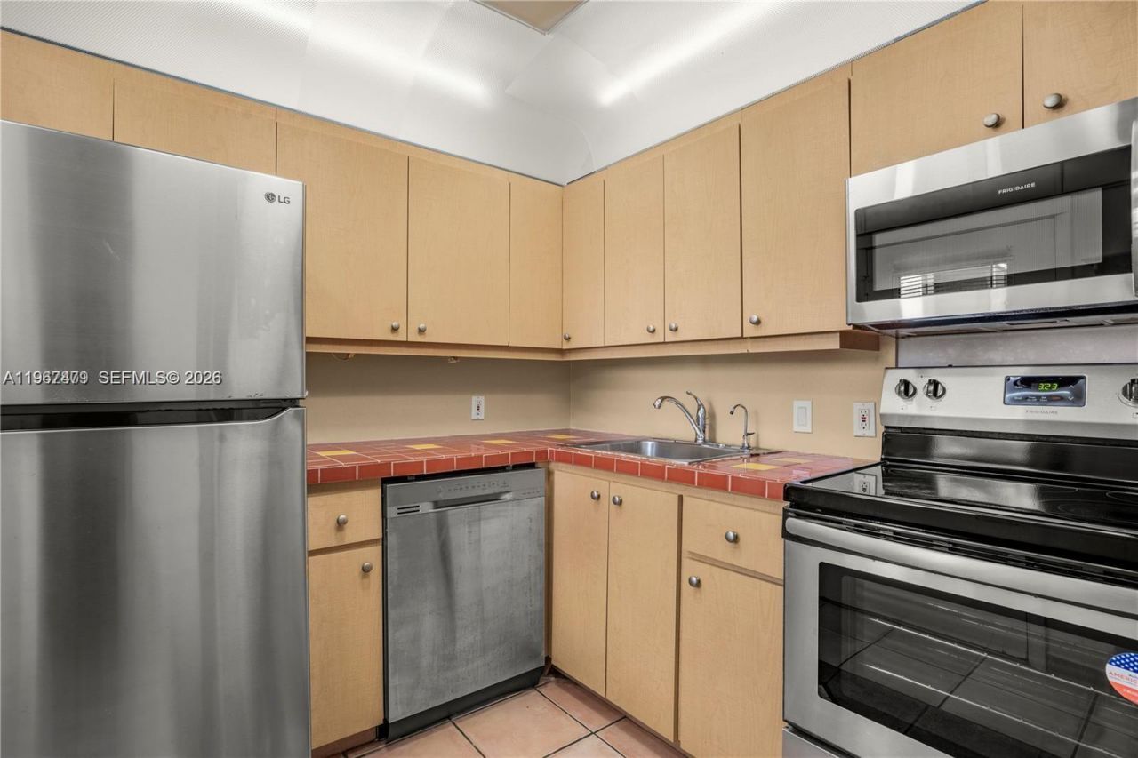 20500 W Country Club Dr , Unit 607, Aventura, FL 33180 Photo