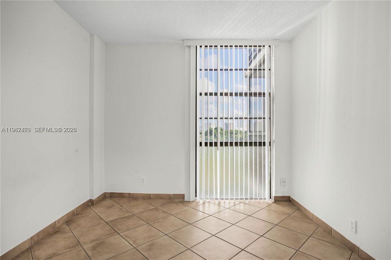 20500 W Country Club Dr , Unit 607, Aventura, FL 33180 Photo