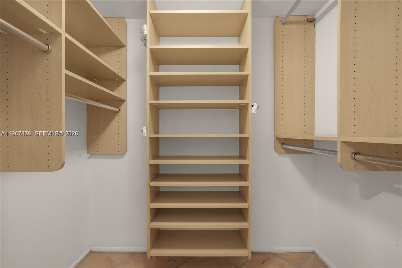 20500 W Country Club Dr , Unit 607, Aventura, FL 33180 Photo